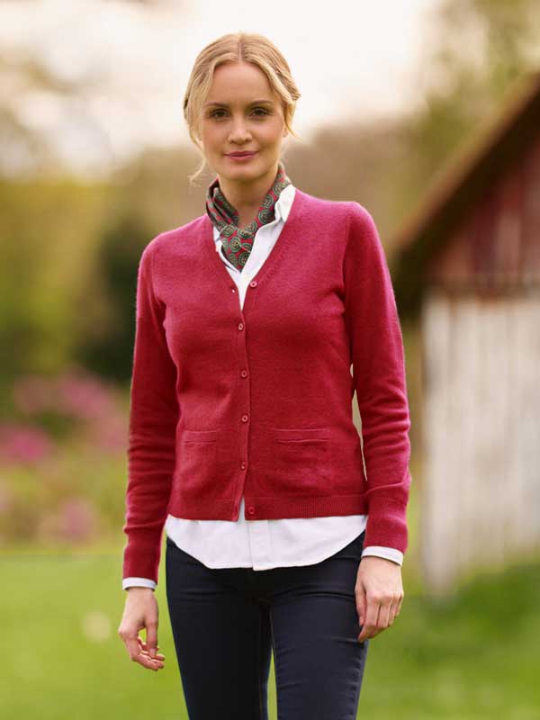 Merino_Vest_The_Cardigan_Met_Harris_Tweed_Details_In_Red_Dahlia